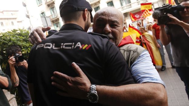 Hundreds attended a demonstration in favour of Spanish unity in Barcelona