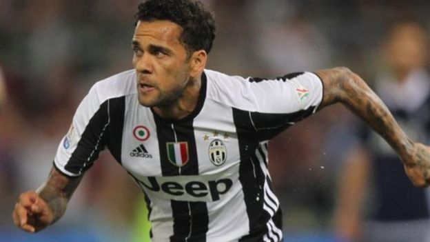 Beki wa upande wa kulia wa Juventus Dani Alves kuelekea Manchester City