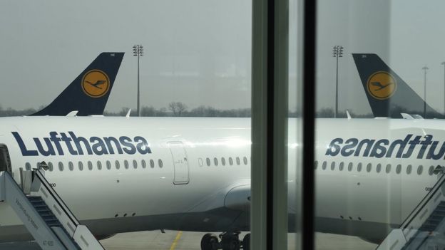 Un avion de la aerolinea Lufthansa.