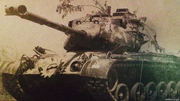 பாகிஸ்தான் எல்லைக்குள் பறந்து வெடிபொருள் ரயில், கவச வாகனங்கள் மீது ராக்கெட் தாக்குதல்