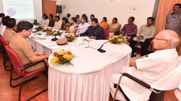 கோவை மாவட்ட அதிகாரிகளுடன் தமிழக ஆளுநர் நடத்திய கூட்டம்