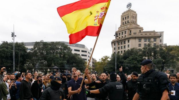 hombre con bandera de españa