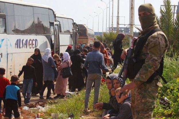 Sírios aguardam para serem evacuados