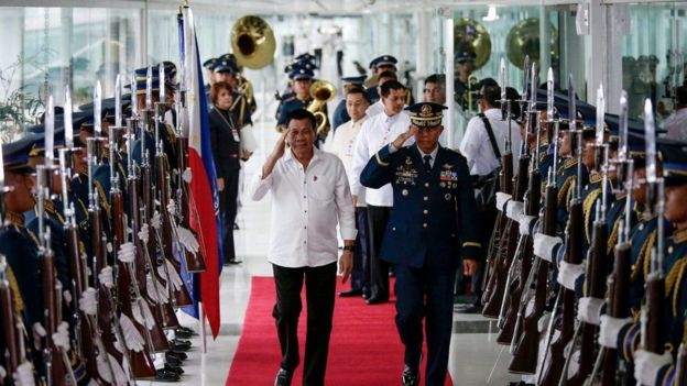 Duterte ayaa booqasho rasmi ah u baxay ka dib markii uu qirtay in uu dad laayay