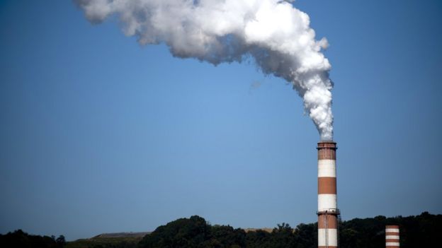 A plume of exhaust extends from the Mitchell Power Station, a coal-fired power plant 20 miles southwest of Pittsburgh, on 24 September 2013 in New Eagle, Pennsylvania, US