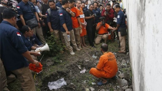 A re-enactment of the June tunnel breakout at Kerobokan Prison.