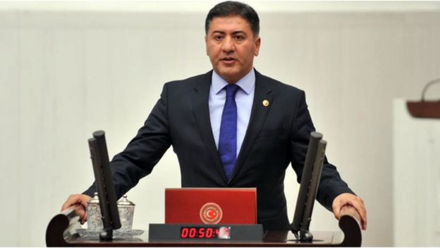 CHP Ankara Milletvekili Murat Emir, OHAL sonrası atanamayan doktorlara ilişkin Haziran ayında Sağlık Bakanı Recep Akdağ'ın yanıtlaması istemiyle soru önergesi verdi.