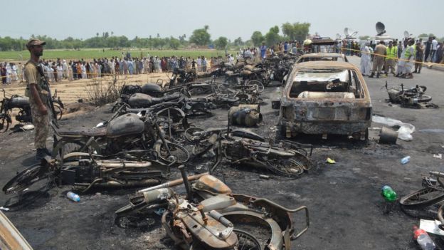 The scene of the fire near the Pakistani city of Ahmedpur East, 25 June