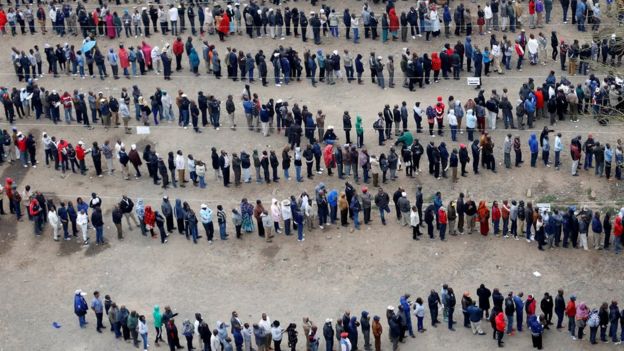 Queue outside polling station in Nairobi city centre