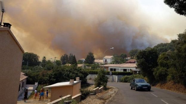 Katika eneo la Corsica mamia ya nyumba zimehamwa.