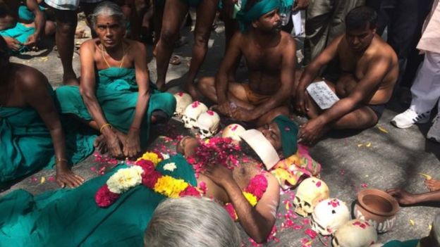 டெல்லியில் தமிழக விவசாயிகளின் போராட்டம்