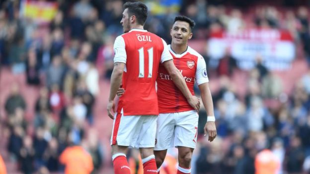 ثمة تكهنات بتجديد تعاقد أرسنال مع اللاعبيين أليكسيس صناشيز ومسعود أوزيل