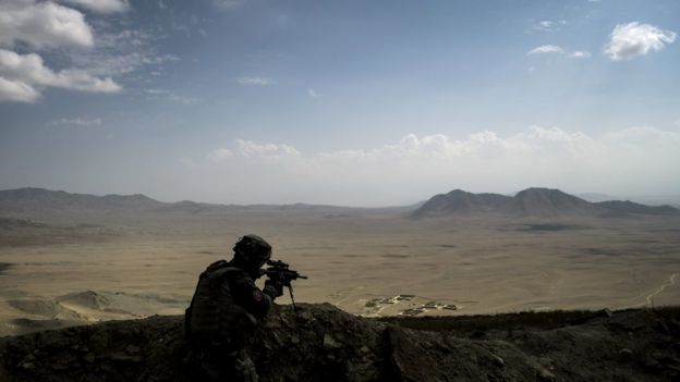 Un soldado francés asegura un perímetro el 26 de septiembre de 2012, en la provincia de Wardak en Afganistán