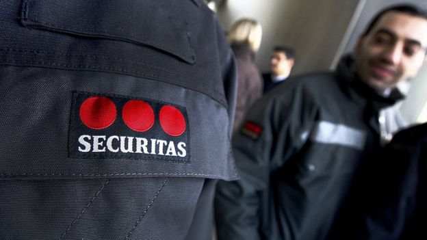 Una chaqueta con el logo de Securitas AB.