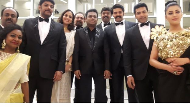 சங்கமித்ரா படக் குழுவினர்