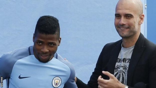 Iheanacho Kelechi kushoto