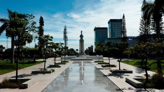 El monumento a el Salvador del Mundo en San Salvador.