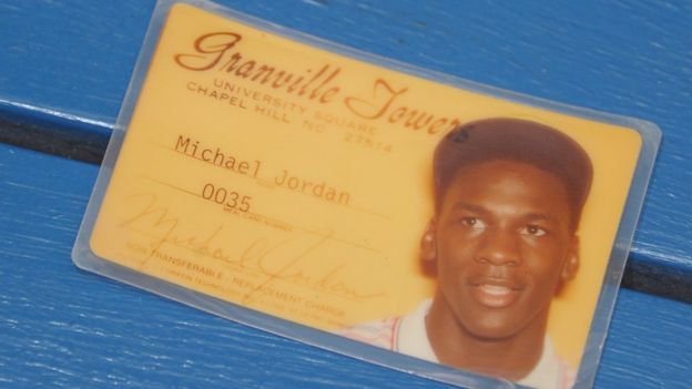 Identificación universitaria de Michael Jordan