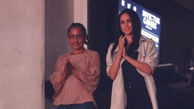 Markle menghadiri Olimpiade Invictus tahun lalu dengan ibunya, Doria