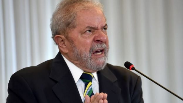 Brazilian former president Luiz Inacio Lula da Silva gestures during a press conference in Sao Paulo, Brazil on March 28, 2016