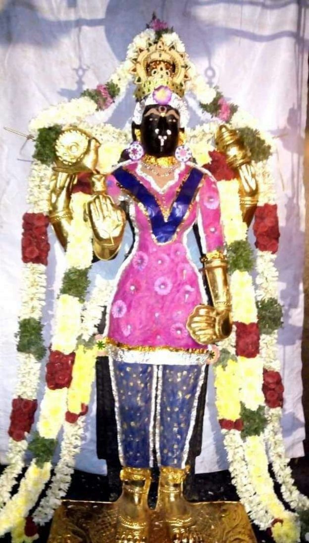 அம்மன் சிலைக்கு சுடிதார் அலங்காரம்