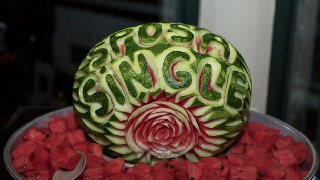 Carved watermelon at the solo wedding of Laura Mesi
