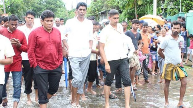 பாதிக்கப்பட்ட இடங்களை அமைச்சர்கள் மனோ கணேசன் , பழனி திகாம்பரம் நேரில் பார்வையிட்டனர்