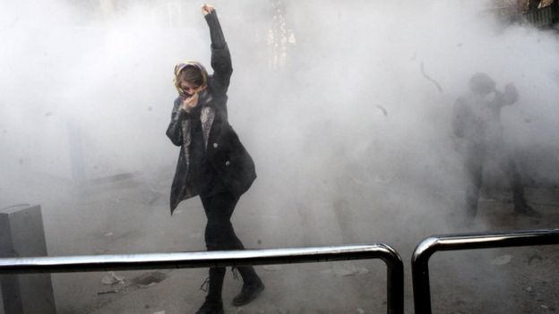 У Тегеранского универстита произошли стычки протестующих с полицией