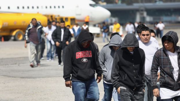 Deportados de Estados Unidos llegan a Guatemala.