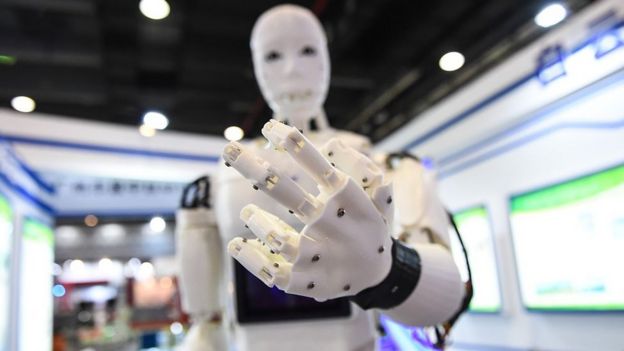 Un robot en una exposición internacional en China.