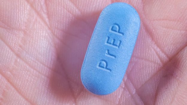 Comprimido azul com a inscrição PrEP