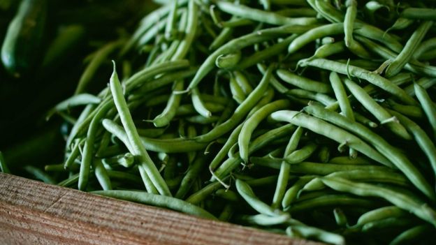 Вітамін В9 є в зеленій городині, шпинаті та бобових