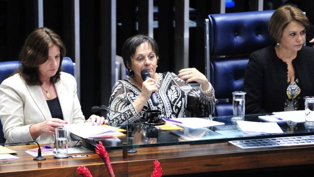 Maria da Penha participa de evento no Congresso por ocasião dos dez anos da lei que leva seu nome