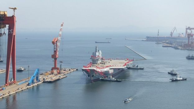 El portaaviones zarpa en Dalian
