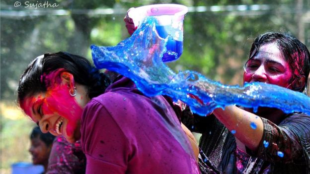 ஷிமோகாவில் ஹோலி கொண்டாட்டம் - சுஜாதா கமலா