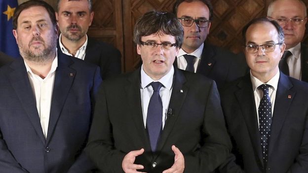 Carles Puigdemont e seus apoiadores no governo