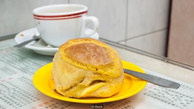 Bánh dứa là hoàn hảo đi lèm với một cốc trà chảy ra qua một túi và hoàn tất với sữa bốc hơi.