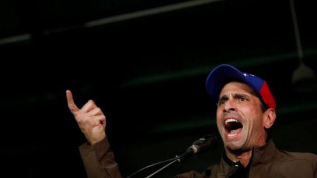 Henrique Capriles waxaa siyaasadda laga mamnuucay muddo 15 sano ah