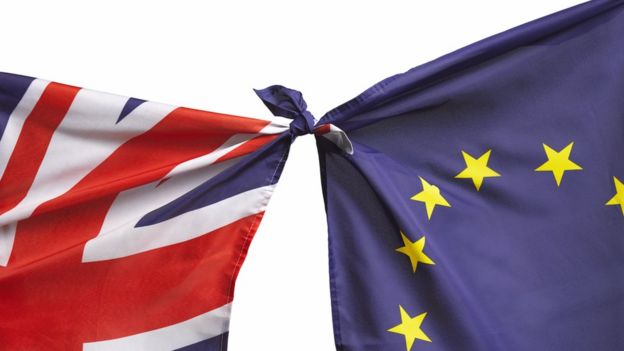 Связанные узлом флаги ЕС и Британии