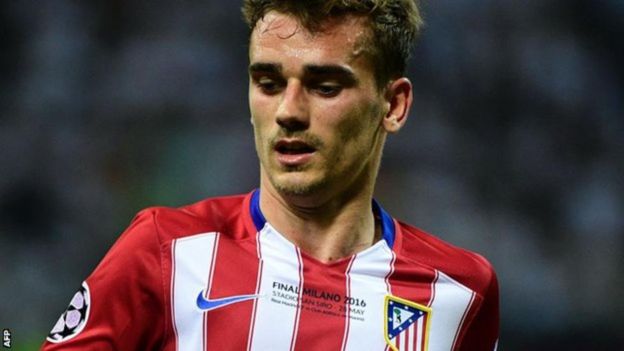 Barcelona wanafikiria kumchukua mshambuliaji wa Atletico Madrid Antoinne Griezmann, 26, kuziba pengo la Neymar. (Cadena Ser)