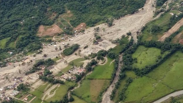Aerial photo showing trail of landslide in Colombia - 1 April 2017