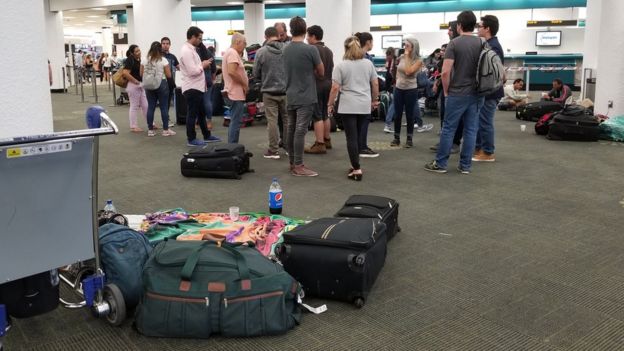 Venezolanos varados en el aeropuerto de Miami