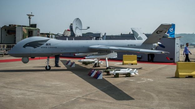 O modelo "Yi Long", da China Aviation Industry Corporation (AVIC) em exibição em 2012