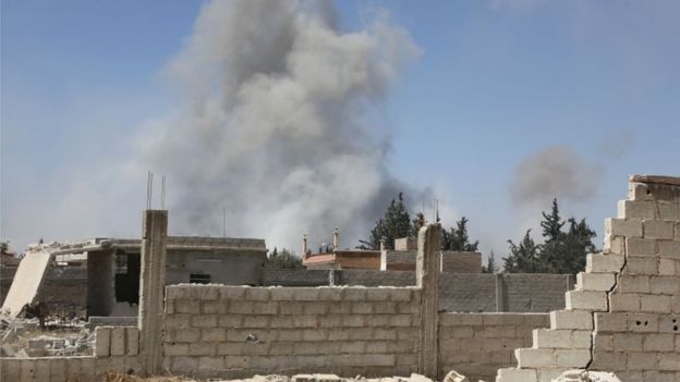 Humaredas en la ciudad de Douma, el último lugar controlado por la oposición en Guta oriental en Siria.