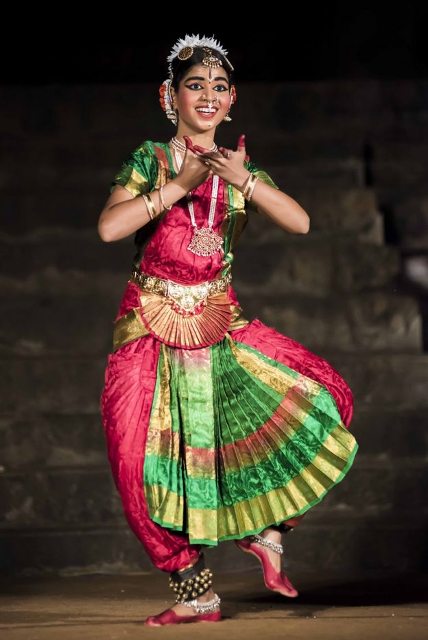 தஞ்சை பெரிய கோயிலில் நாட்டியம் - தமிழ் பரிவேல்