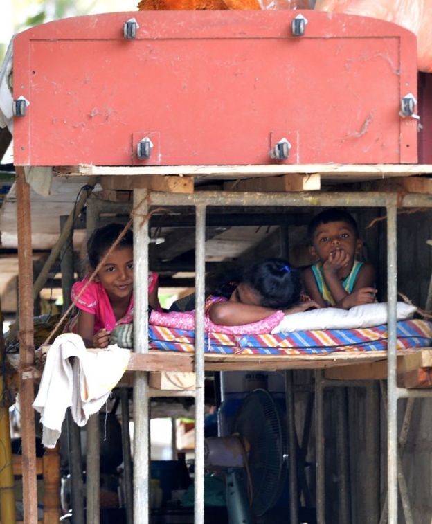 இலங்கை பேரழிவு : 44 மாணவர்கள் பலி; 8 பேரை காணவில்லை
