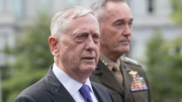 El secretario de Defensa de EE.UU., James Mattis, acompañado del jefe del Estado Mayor Conjunto, Joseph Dunford.