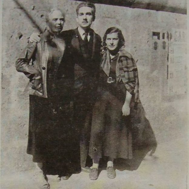Caridad Mercader, Lena Imbert (novia de Ramón Mercader) y el intelectual comunista cubano Juan Marinero, en Guadalajara, México. Finales de 1936.