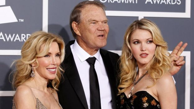 Glen Campbell with his wife Kim (L) and daughter Ashley at the Grammy Awards in Los Angeles in 2012