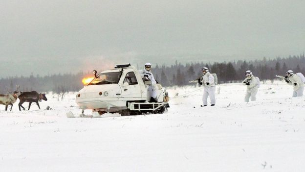 Ejercicios militares de la brigada de infantería ártica de la Flota del Norte de Rusia.
